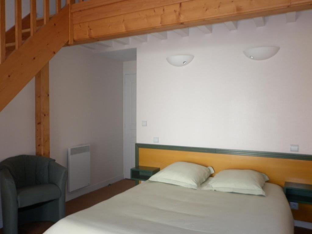 Auberge Des Chanoines Aigueperse (Rhone) Room photo